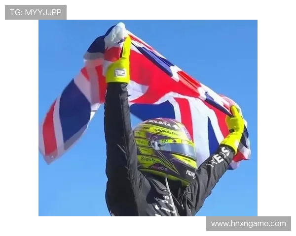 安东内利夺冠法拉利内斗 汉密尔顿重返领奖台